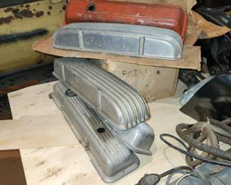 numerous valve covers, 2 Corvette