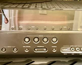 Yamaha Natural Sound Receiver - RXV 571