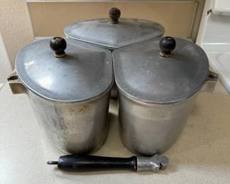 Mid Century Club Aluminum Triangle Cookware w/Handle	