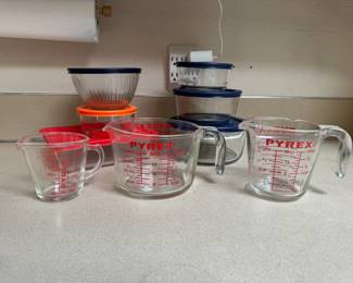 PYREX Measuring Cups & Pyrex Storage Containers	