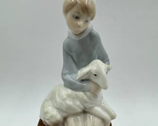 Vintage Lladro Nativity Scene 4676 Shepherd Boy with Lamb Figurine	