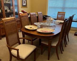 Vintage Thomasville Dining Table with 8 Chairs