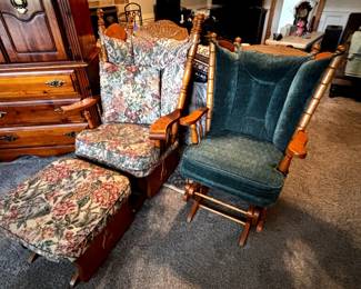 very comfortable gliders! 