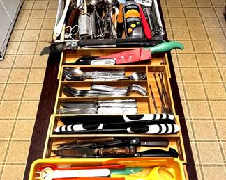 Large selection of Tupperware and kitchen utensils/accessories.