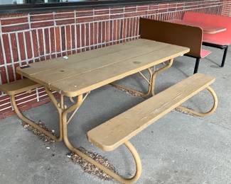 Picnic table $75