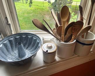 more baking utensils