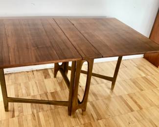 Drop leaf MCM table