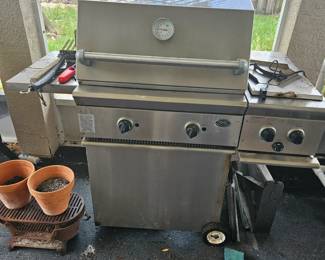 Gas grill $150