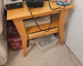 Hard to see , 3 piece light wood coffee table set $150