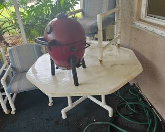 Wow pvc patio table set $150