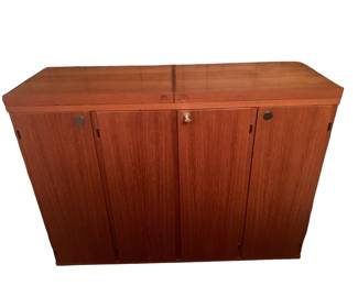 MCM Teak buffet with expandable top, built in ice bucket, lock. 40.5x13.25x32 - closed