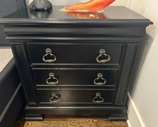 Pair of nightstands 