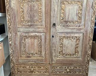 Large armoire 