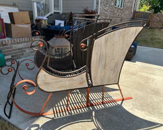 Decorative sleigh 