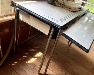 . . . each side has a hidden leaf