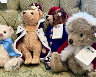 STEIFF EAN 664656 TEDDY BEAR 2014 PADDINGTON

DANBURY STEIFF QUEEN ELIZABETH CORONATION TEDDY BEAR

Steiff Christmas Teddy Bear Limited Edition 006326 Brand New Mohair Santa

