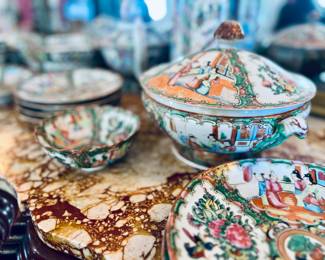Famille rose Chinese porcelain 