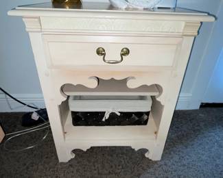 Stanley Queen furniture set with Drs. Choice mattress -
Sleigh bed - night stand - chest - dresser may be purchased as set or bought individually