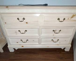 Stanley Queen furniture set with Drs. Choice mattress -
Sleigh bed - night stand - chest - dresser may be purchased as set or bought individually