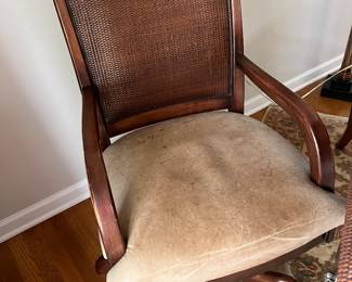 20. Sierra Executive Chair