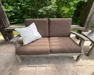 117. Kingsley Bates 4pc Conversation Set
Pair of Armchairs
Loveseat
End Table