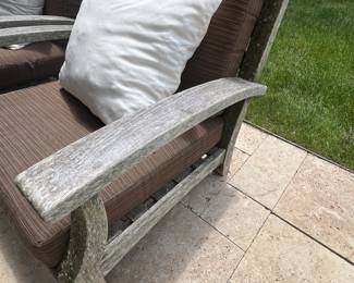 117. Kingsley Bates 4pc Conversation Set
Pair of Armchairs
Loveseat
End Table