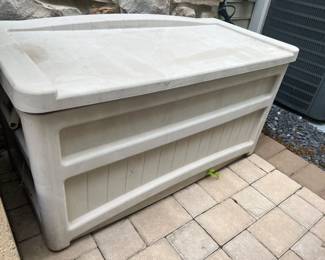 6. Suncast Resin Storage Bin (45.5" x 23" x 23.5")