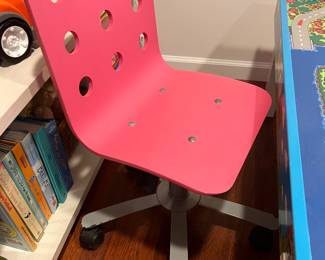 102. Pink Childrens Desk Chair
