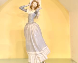 $ 100   Llardo Spring Breeze 