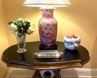 $ 215  Wooden Entry Table 33" Tall x 22" x 24 1/2" Super Condition !     314-494-7222