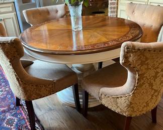 KItchen table, has 1 leaf