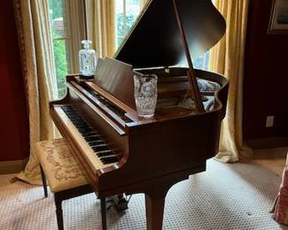 Piano, good condition, needs tuning