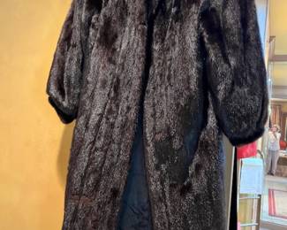 Mink Coat, Henig Furs