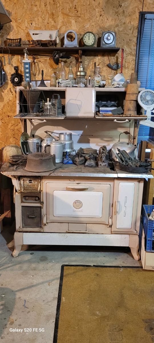 Estate Sale Farley, MOLots of antiques and tools starts on 6/21/2024