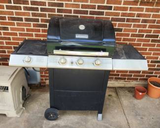 Kenmore grill with propane bottle