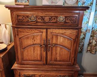 American Drew Chest of drawers