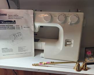 Singer Simple sewing machine with carrying case