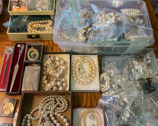 Lots of jewelry