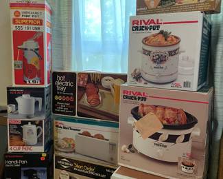 So many unopened vintage kitchen items