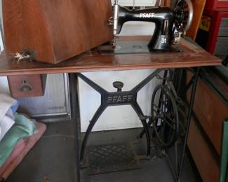 Pfaff model 31 treadle sewing machine