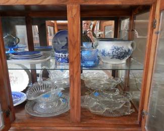 Lots of Delft and other nice glass