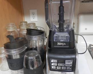NINJA  blender / processor ...heavy duty!!