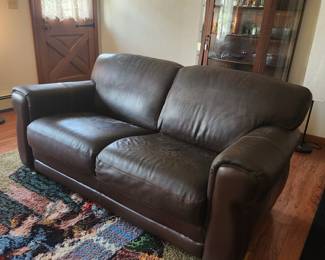 Leather loveseat and an ottoman that matches will be included.
House is pet friendly