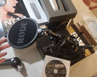 Excellent quality Rode Microphone and accessories!