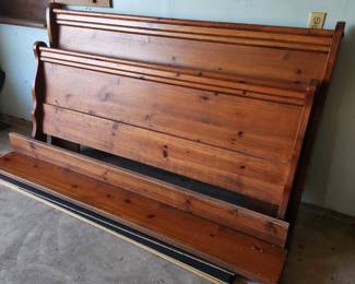Sleigh bed, solid! Heavy wood