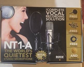 RODE microphone and popshield