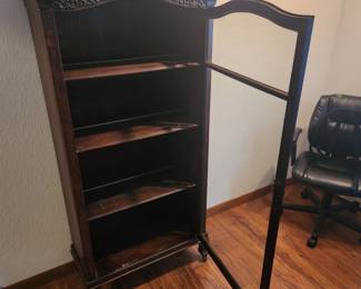 Glass is in place, nice cabinet