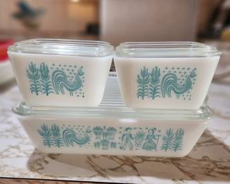 Amish Butterprint Pyrex refrigerator set. 3 pc w lids.