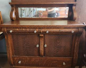 Beautiful buffet! All drawers and cabinet work, glass pulls. Wonderful wood detail