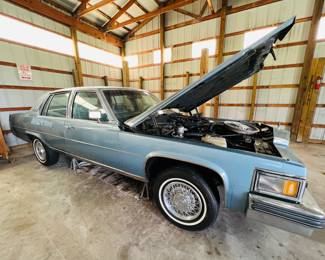 1979 Cadillac Fleetwood Broughman - 28,450 miles. 1 Owner 
AC needs to be changed. 